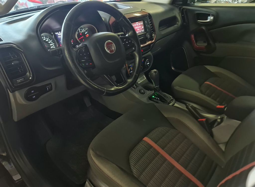 Toro Freedom 1.8 16V Flex Aut. — foto 12