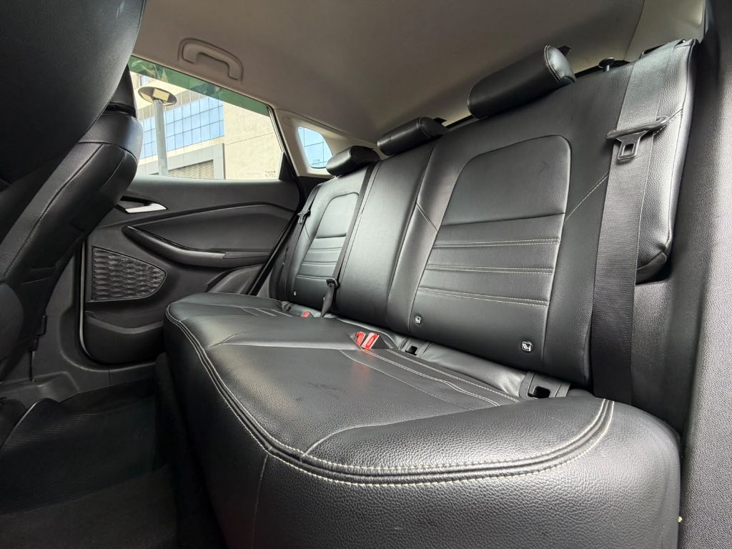 GM TRACKER 1.0 TURBO 2021 FLEX — foto 9