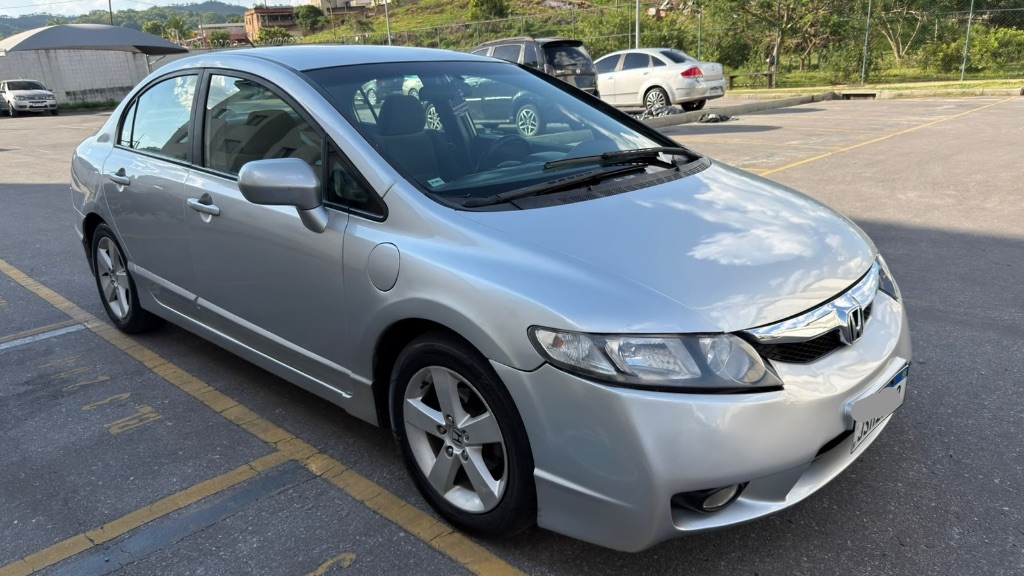 Civic Sedan LXS 1.8/1.8 Flex 16V Mec. 4p — foto 2
