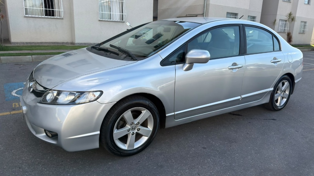 Civic Sedan LXS 1.8/1.8 Flex 16V Mec. 4p — foto 1