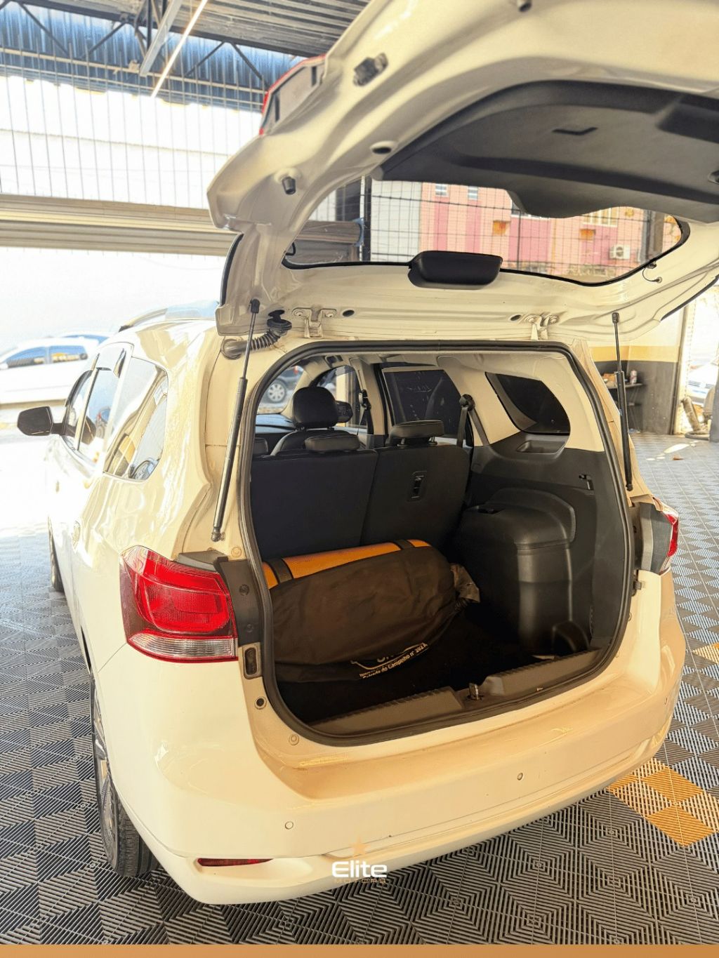 SPIN LT 1.8 8V Econo.Flex 5p Aut. — foto 5