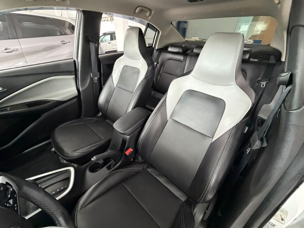 ONIX SED. Plus PREM. 1.0 12V TB Flex Aut — foto 6