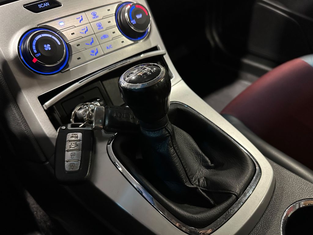GENESIS 2.0 T — foto 15