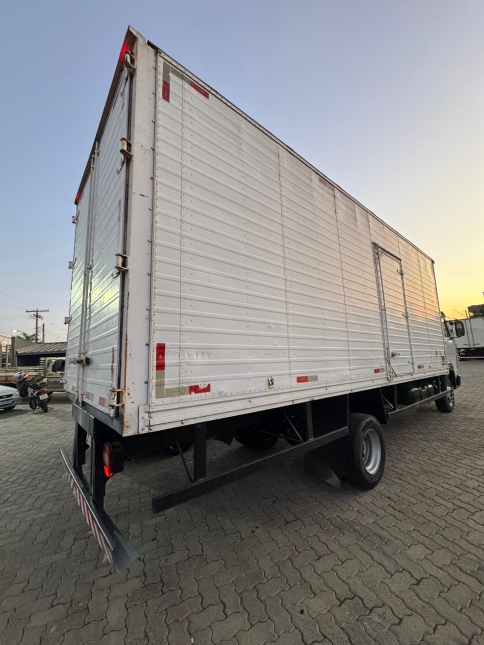 10-160 E Delivery 2p (diesel)(E5) — foto 3