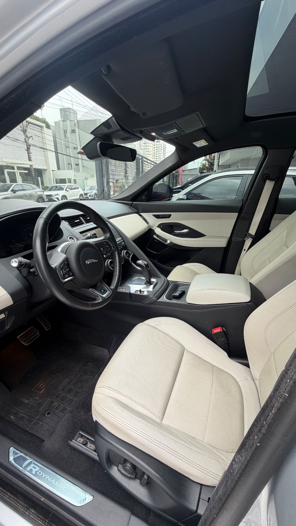 E-Pace R-Dyn. SE 2.0 AWD 250cv Aut/Flex. — foto 7