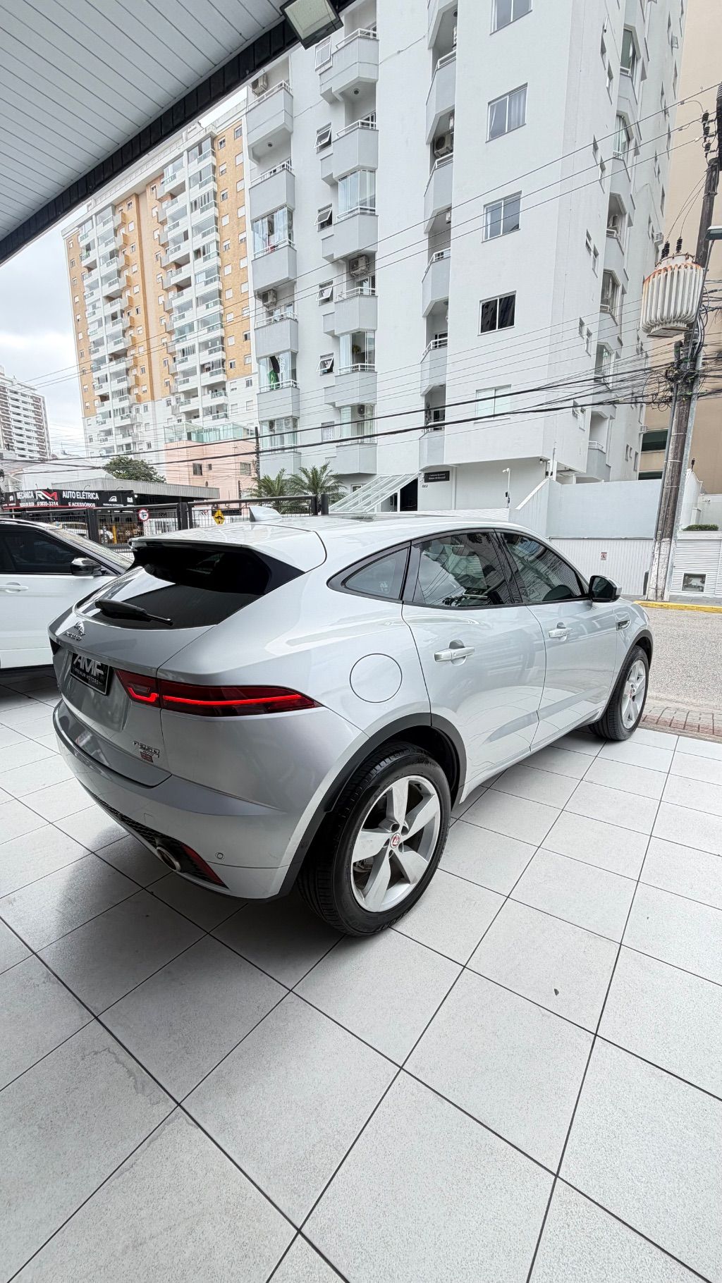 E-Pace R-Dyn. SE 2.0 AWD 250cv Aut/Flex. — foto 3
