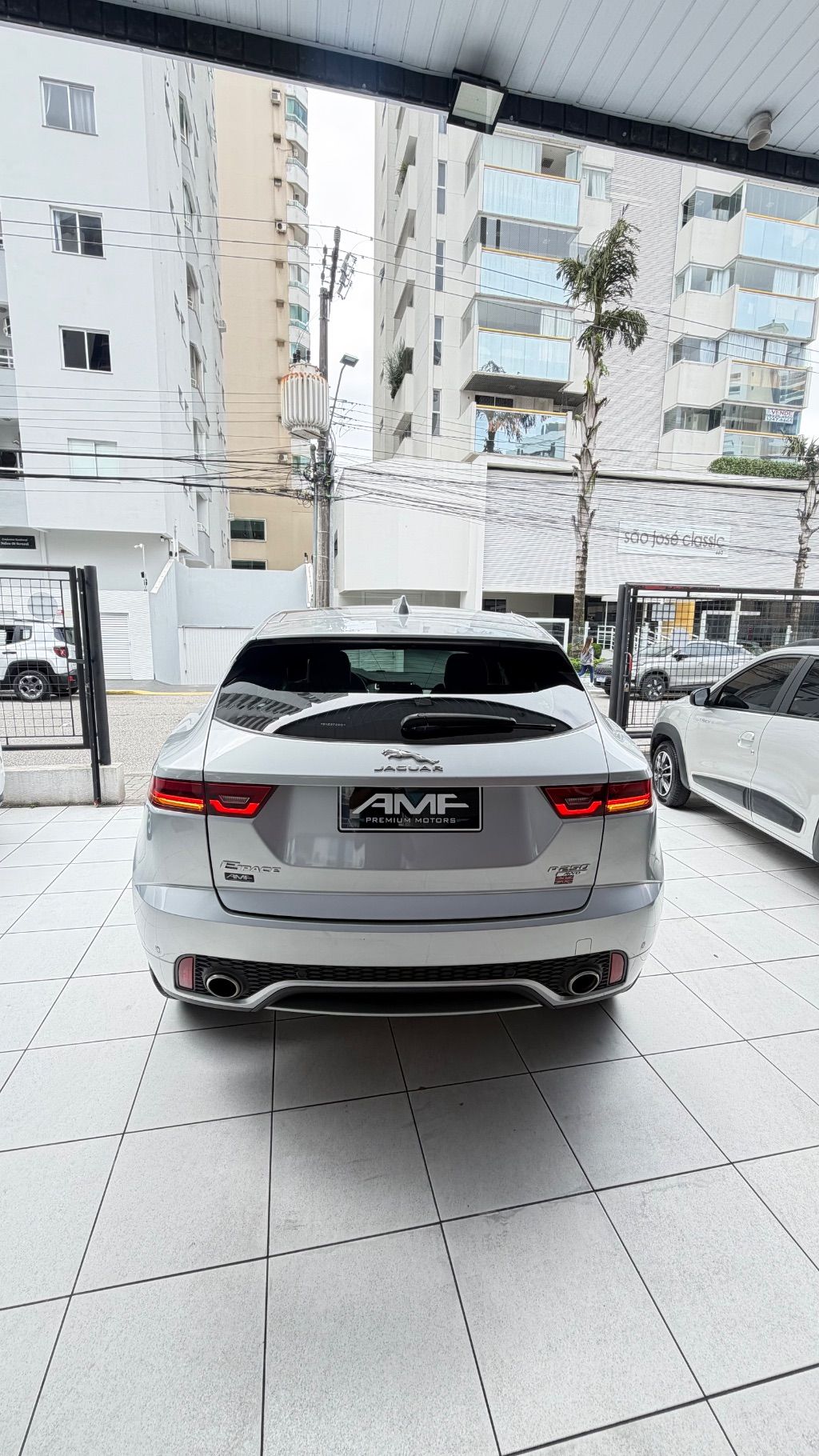 E-Pace R-Dyn. SE 2.0 AWD 250cv Aut/Flex. — foto 6