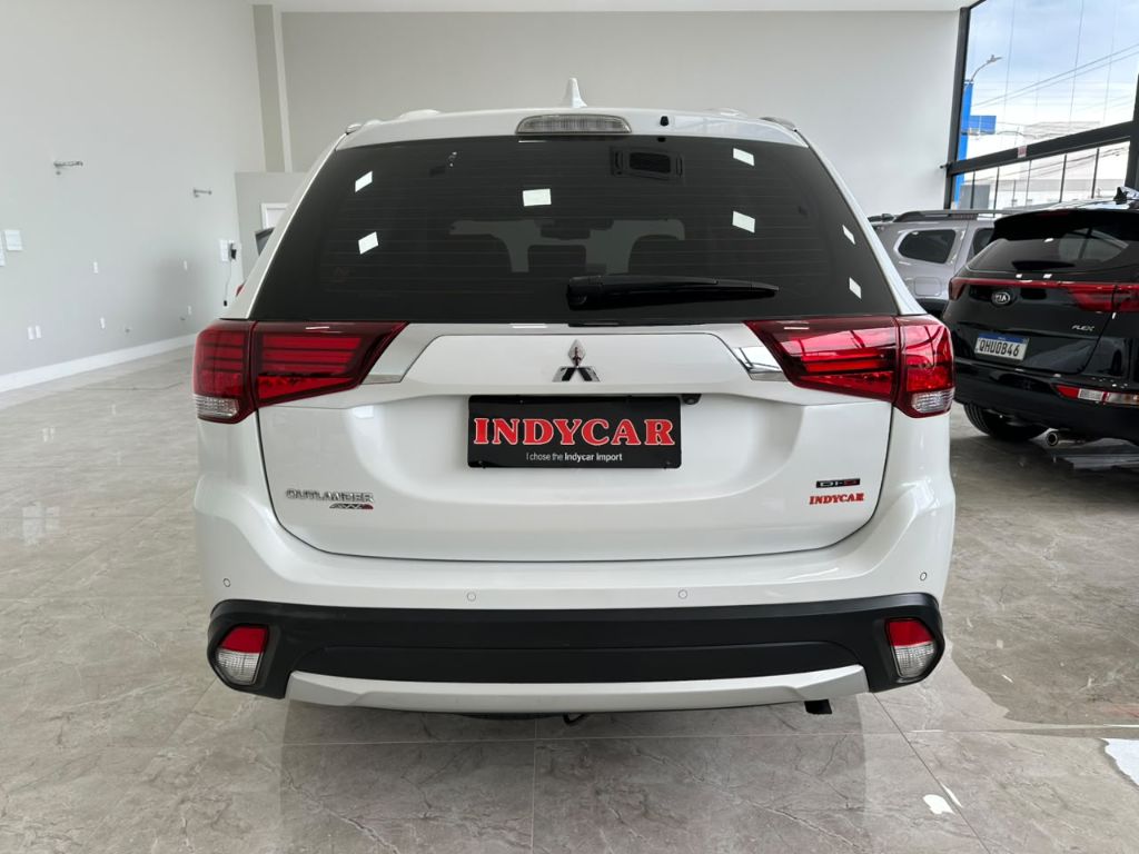 OUTLANDER 2.2 165cv Diesel Aut. — foto 5
