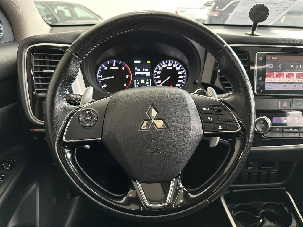 OUTLANDER 2.2 165cv Diesel Aut. — foto 9