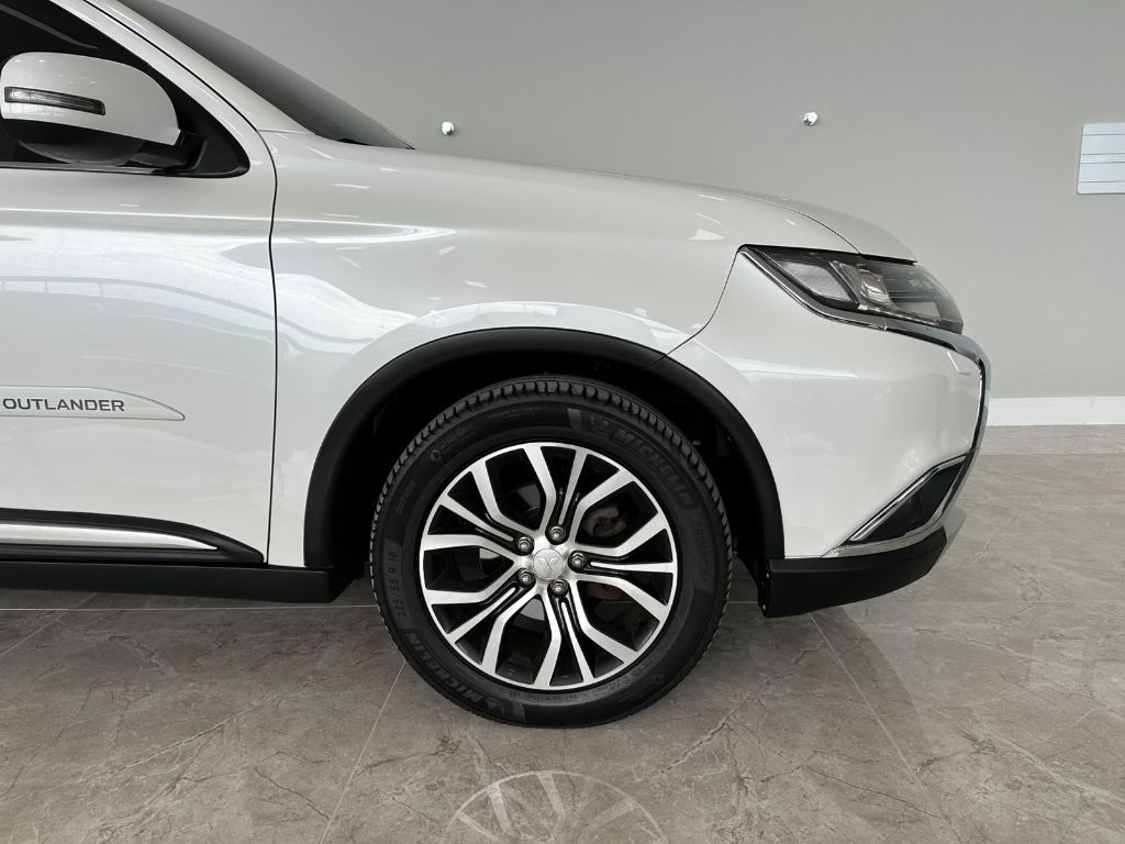 OUTLANDER 2.2 165cv Diesel Aut. — foto 24