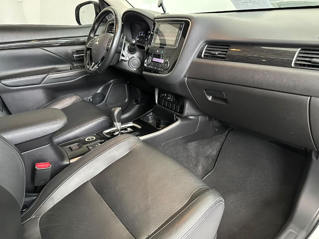 OUTLANDER 2.2 165cv Diesel Aut. — foto 17