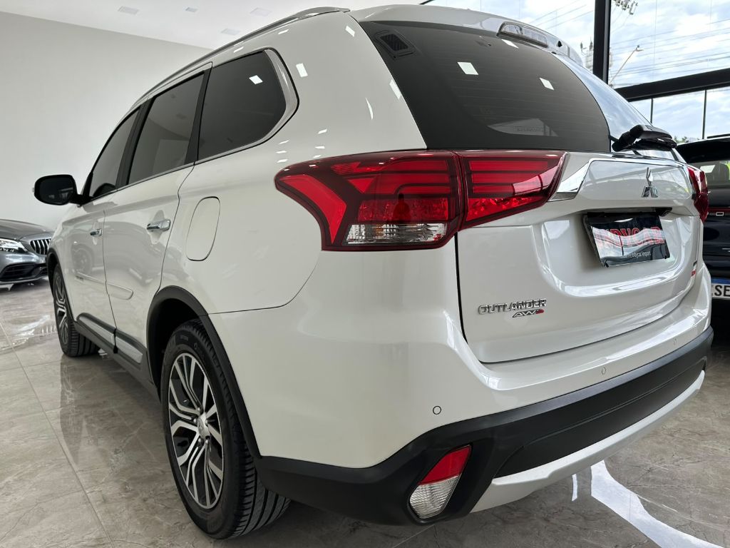 OUTLANDER 2.2 165cv Diesel Aut. — foto 27