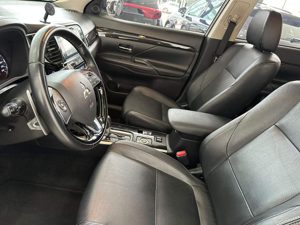 OUTLANDER 2.2 165cv Diesel Aut. — foto 18