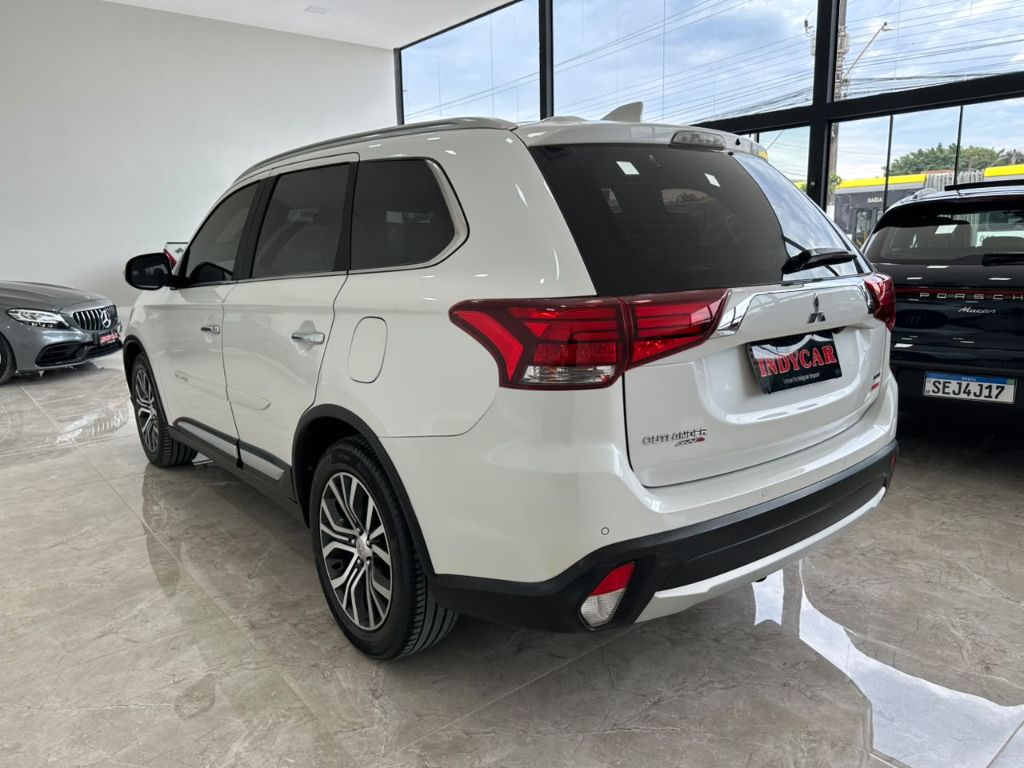 OUTLANDER 2.2 165cv Diesel Aut. — foto 4
