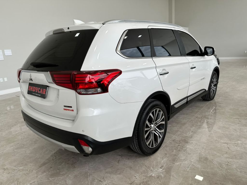 OUTLANDER 2.2 165cv Diesel Aut. — foto 6