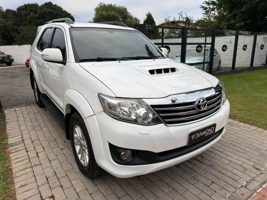 Hilux SW4 SRV D4-D 4x4 3.0 TDI Dies. Aut