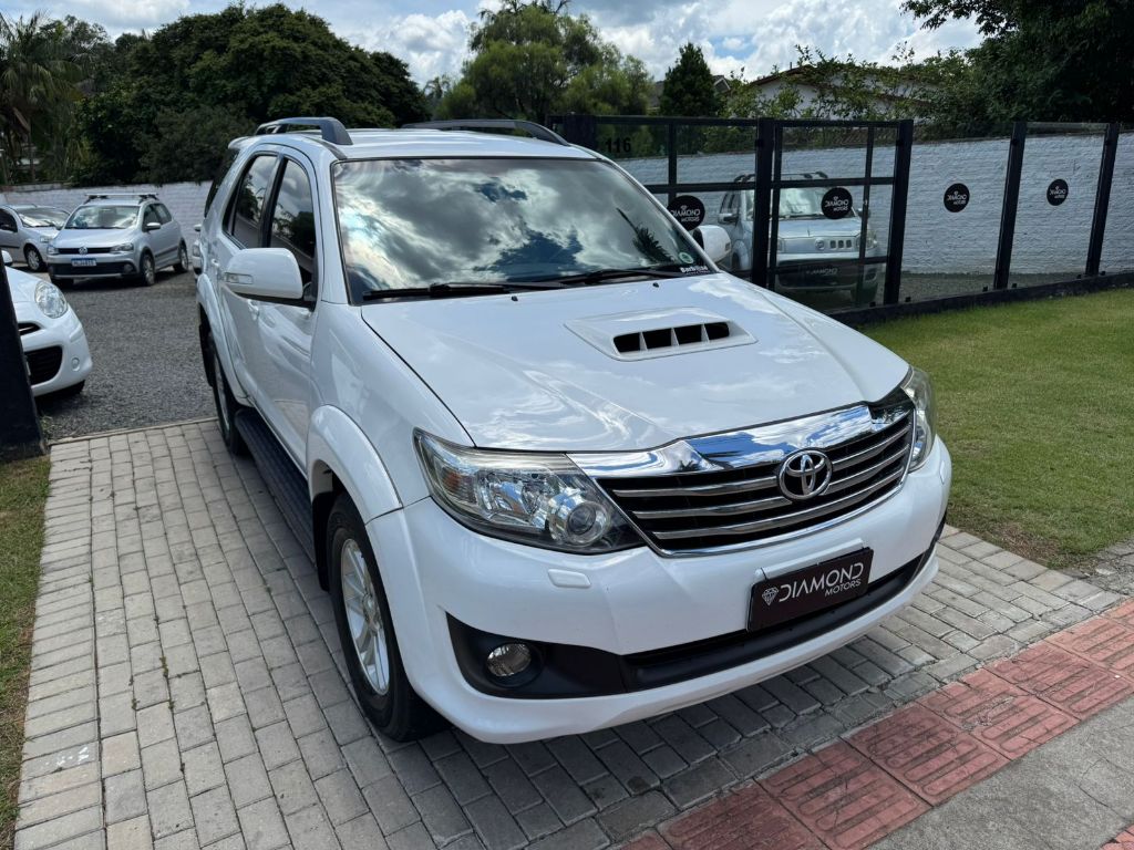 Hilux SW4 SRV D4-D 4x4 3.0 TDI Dies. Aut