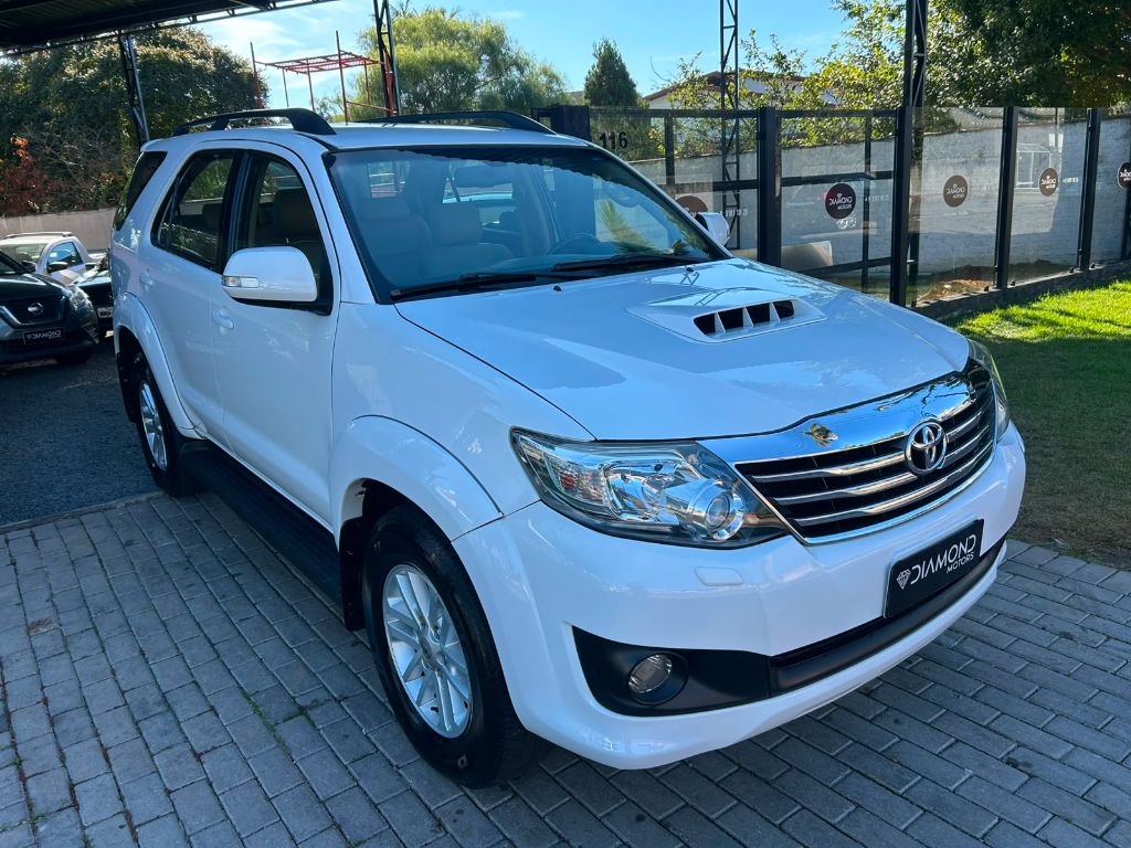 Hilux SW4 SRV D4-D 4x4 3.0 TDI Dies. Aut