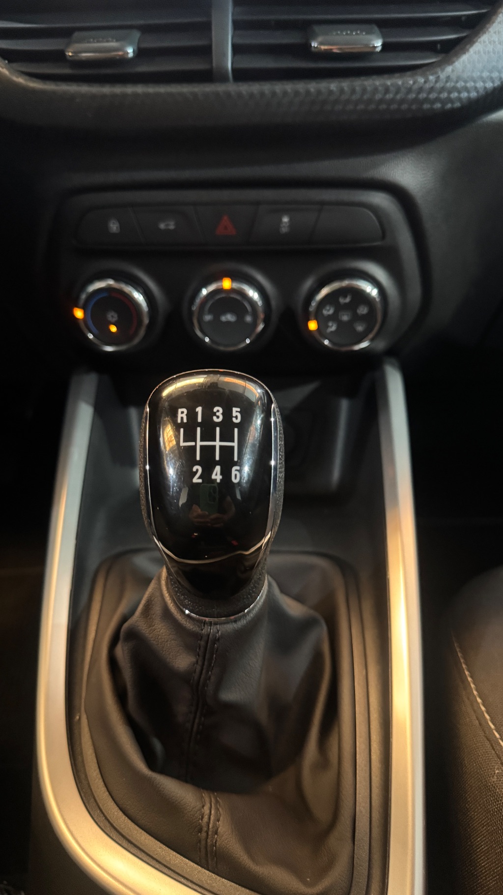 ONIX HATCH LT 1.0 12V Flex 5p Mec. — foto 8