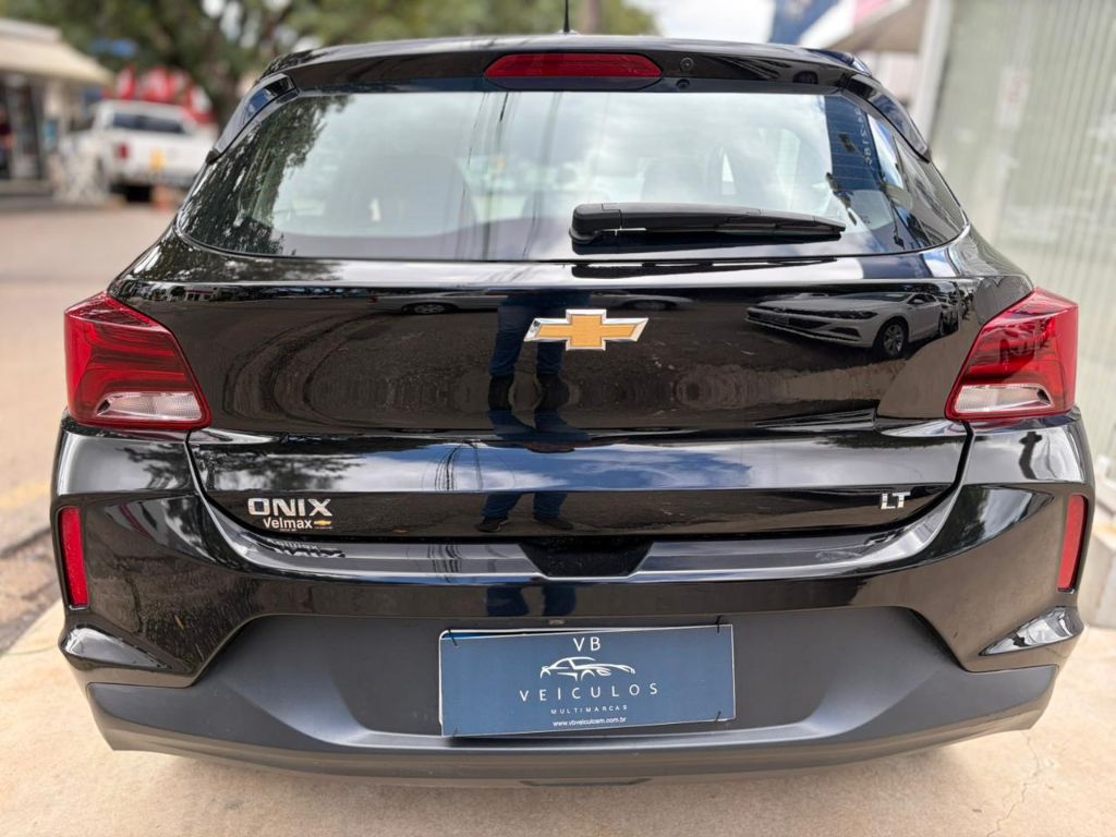(LOJA 02) ONIX HATCH LT 1.0 12V Flex 5p Mec. — foto 12