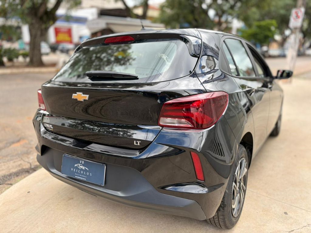 (LOJA 02) ONIX HATCH LT 1.0 12V Flex 5p Mec. — foto 11