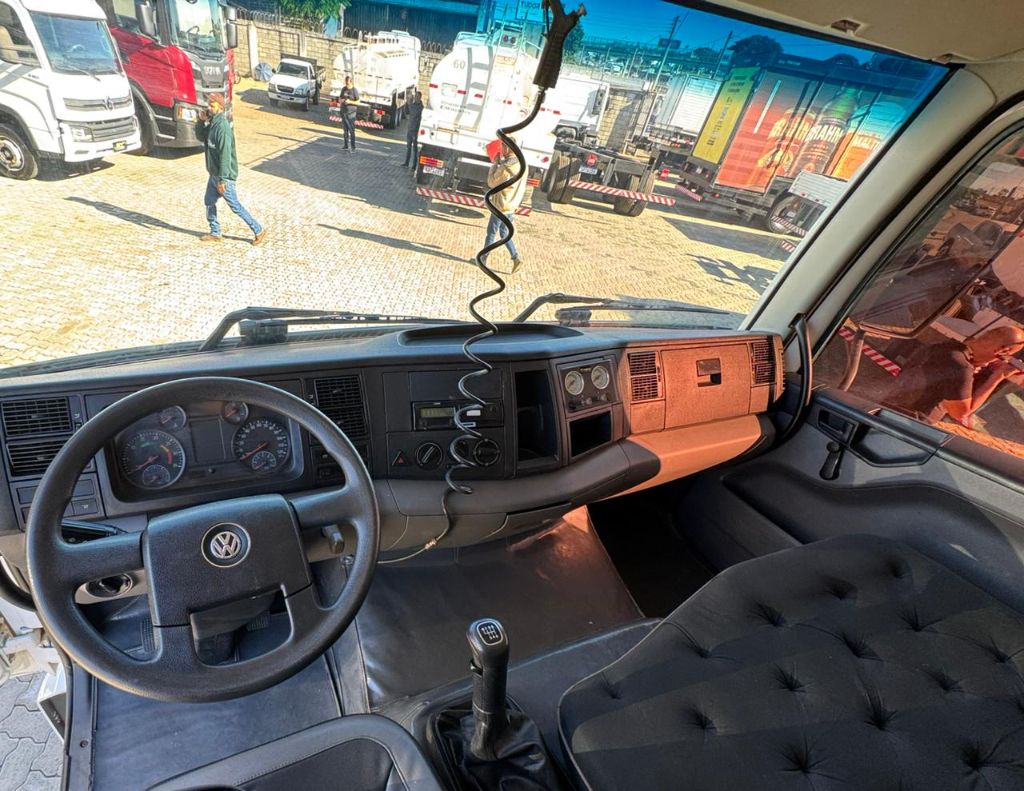 VW 24-260 E Constel. 6x2  — foto 6