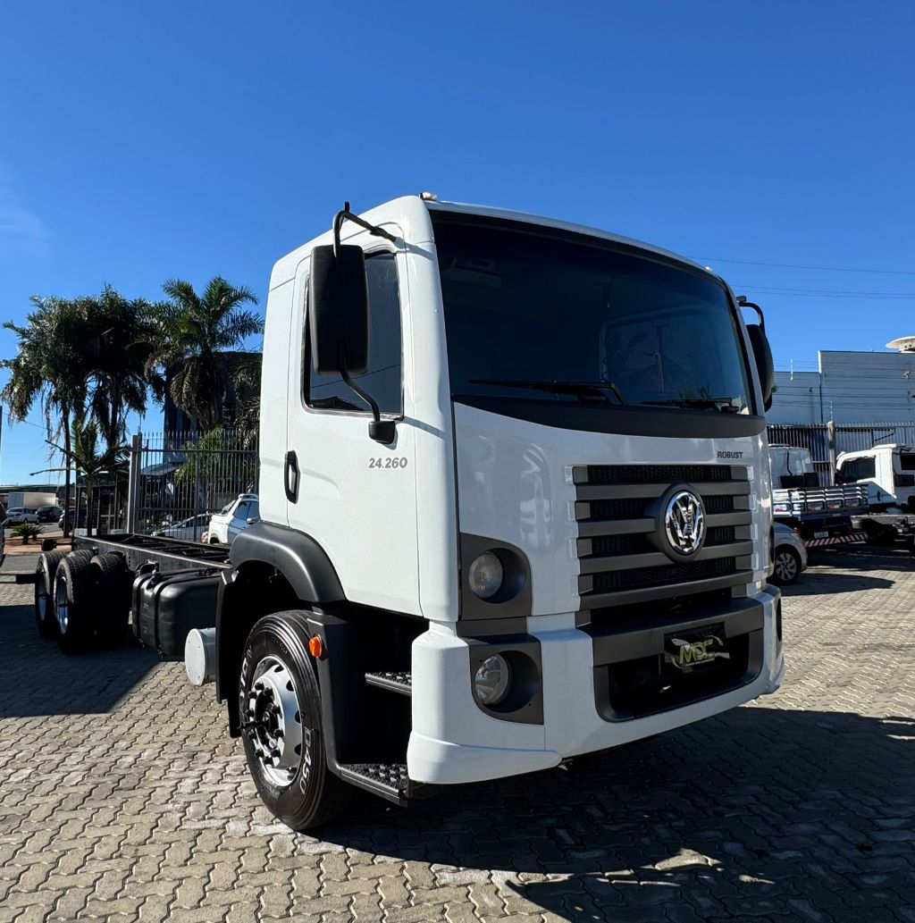 VW 24-260 E Constel. 6x2  — foto 1
