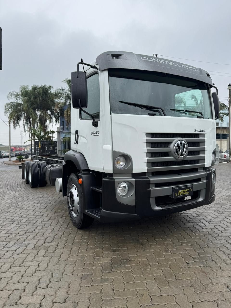 VW 24-280 E Constel. 6x2 — foto 1