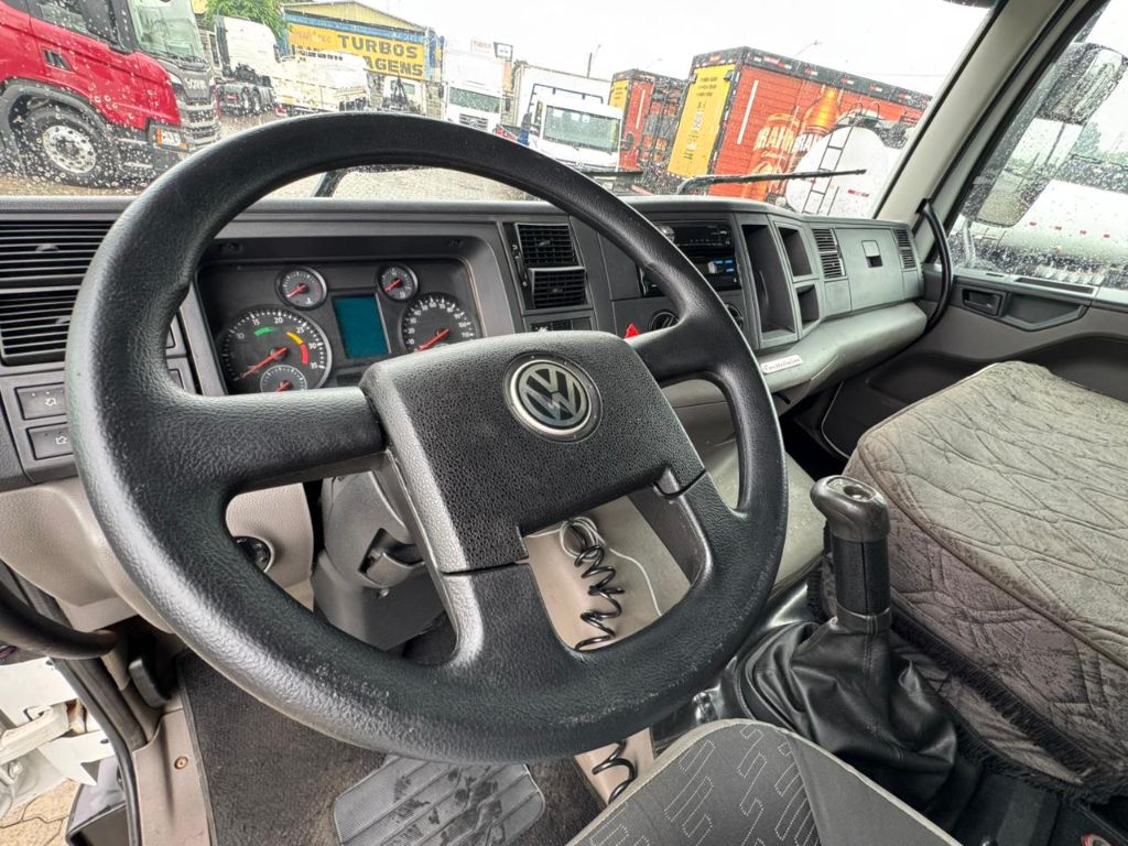 VW 24-280 E Constel. 6x2 — foto 12