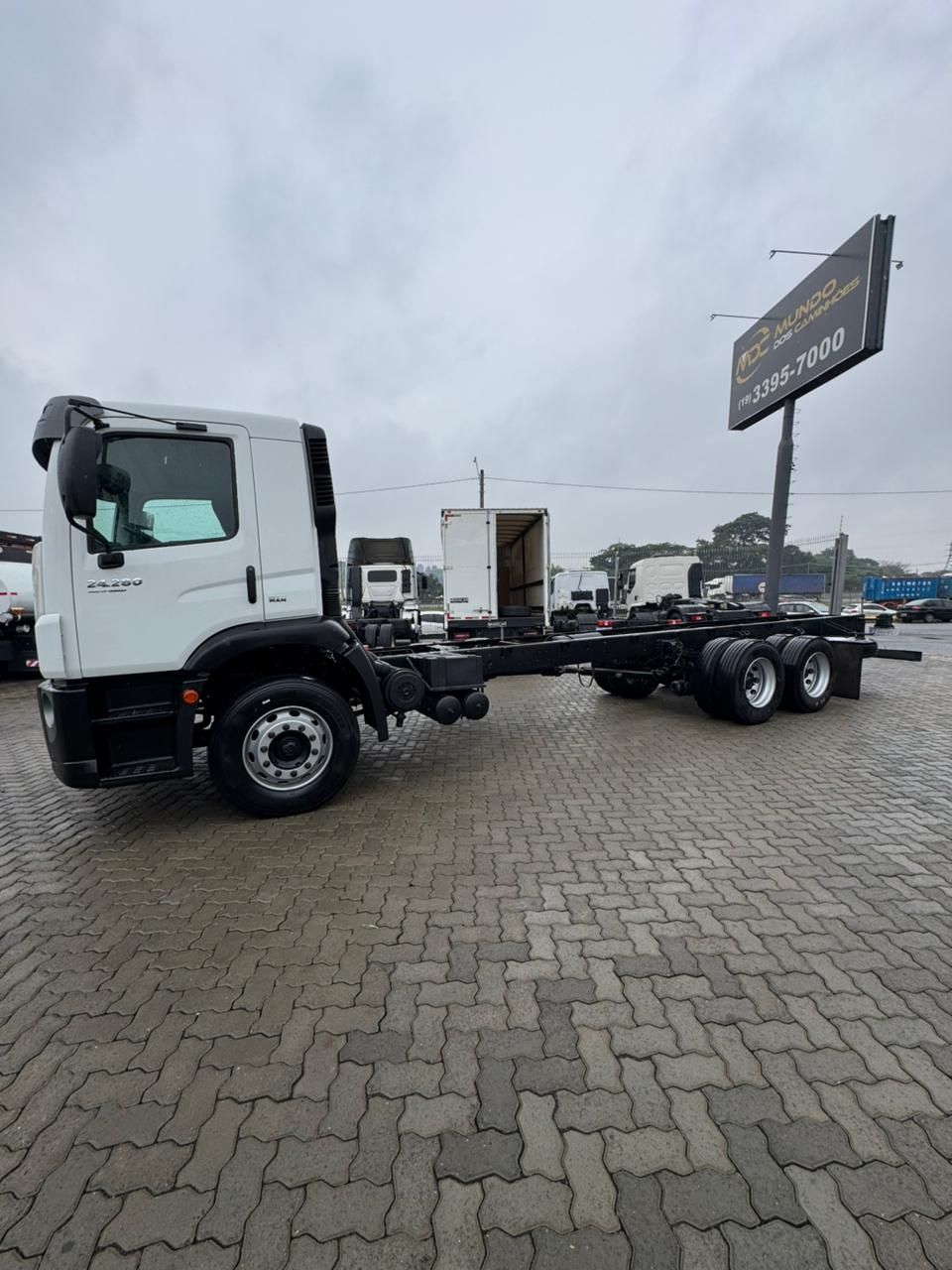 VW 24-280 E Constel. 6x2 — foto 4