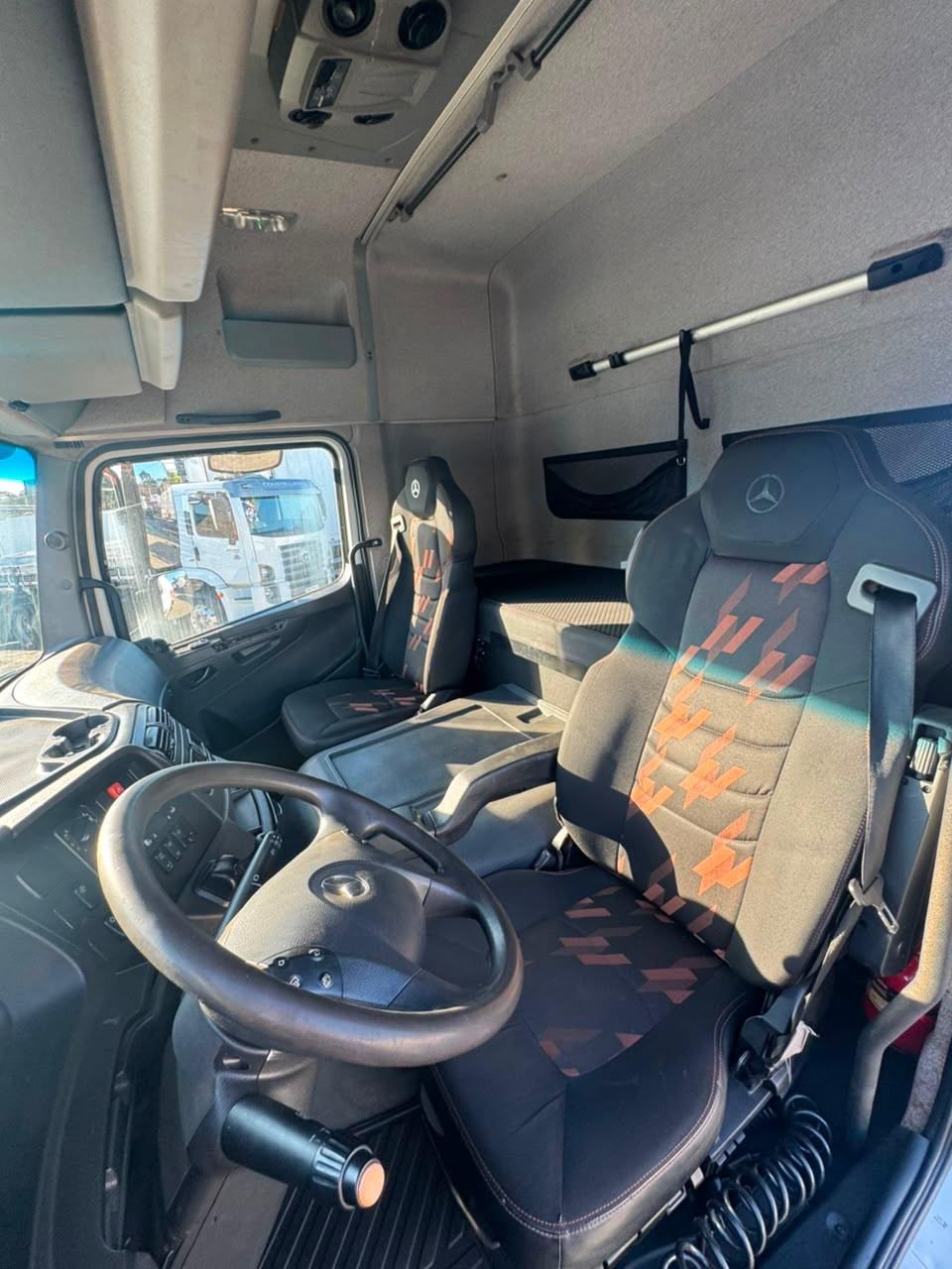 Atego 3030 CE 8x2 TANQUE  — foto 8