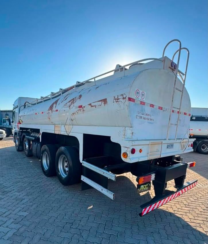 Atego 3030 CE 8x2 TANQUE  — foto 5