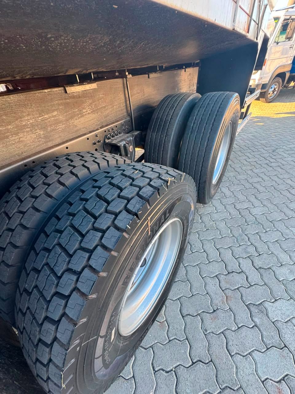 Atego 3030 CE 8x2 TANQUE  — foto 11