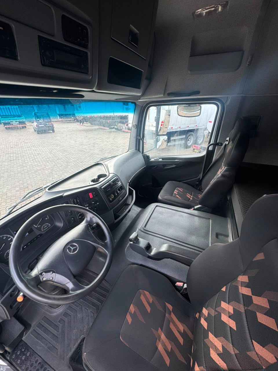 Atego 3030 CE 8x2 TANQUE — foto 14