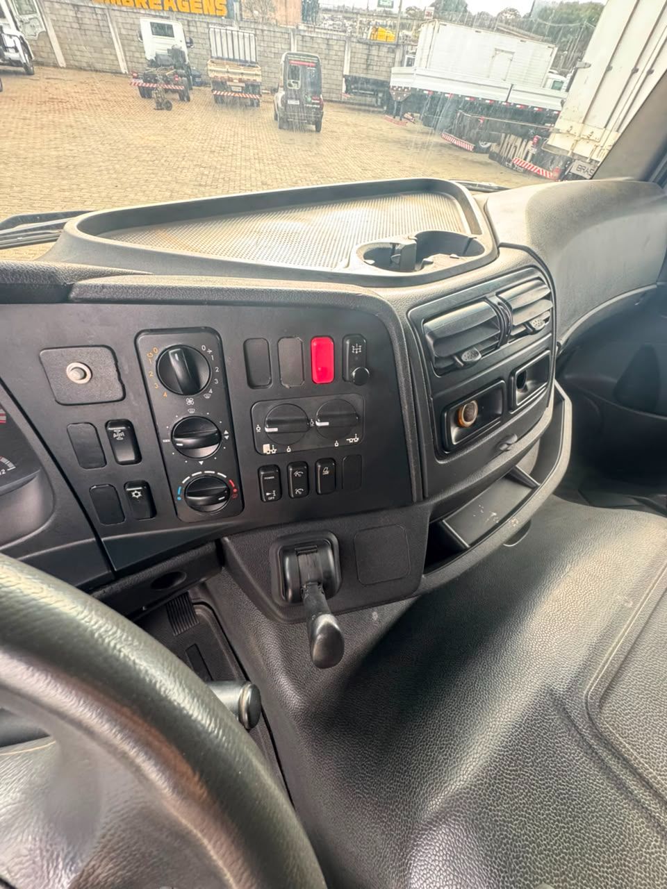Atego 3030 CE 8x2 TANQUE — foto 16