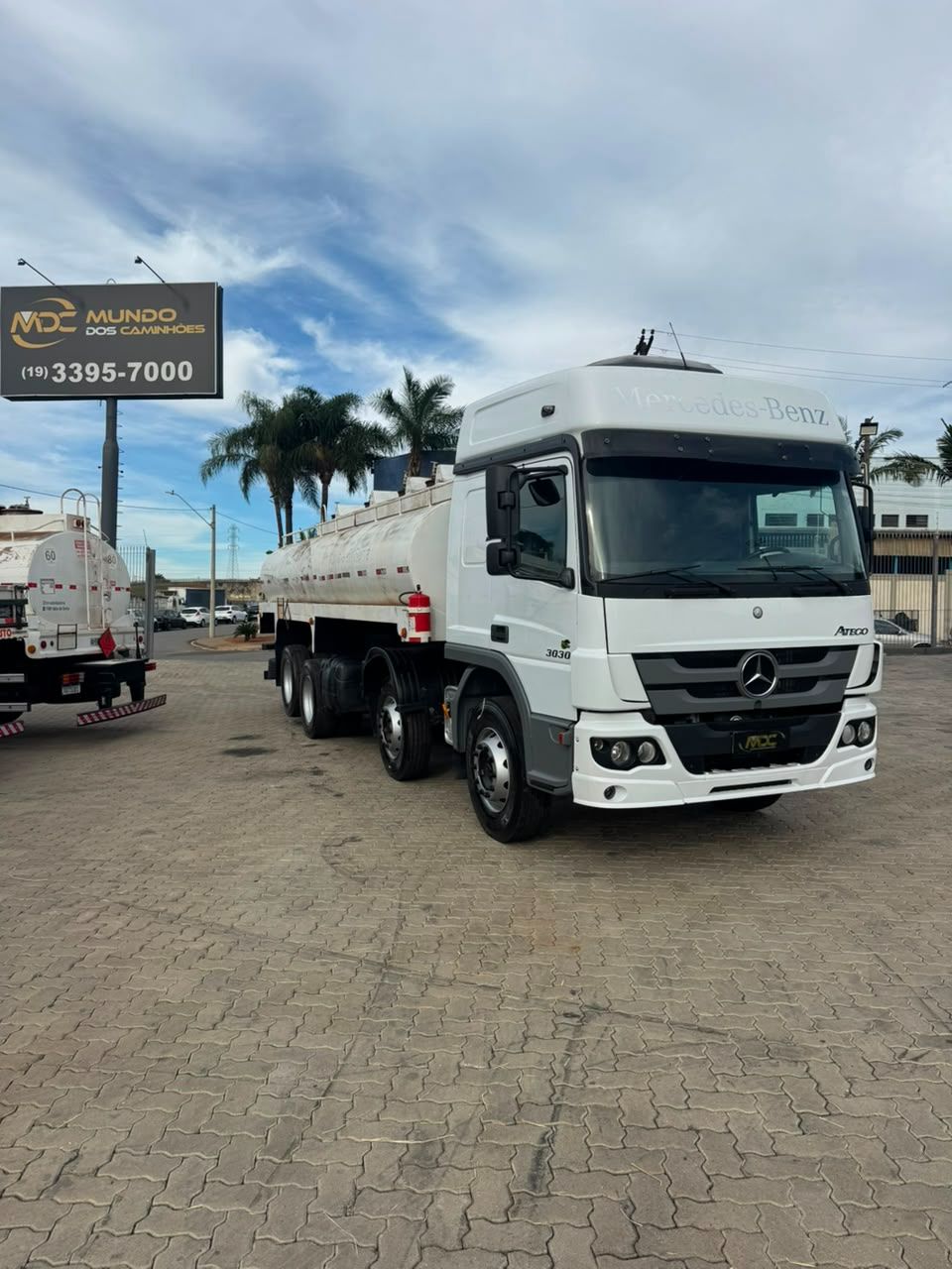 Atego 3030 CE 8x2 TANQUE — foto 3