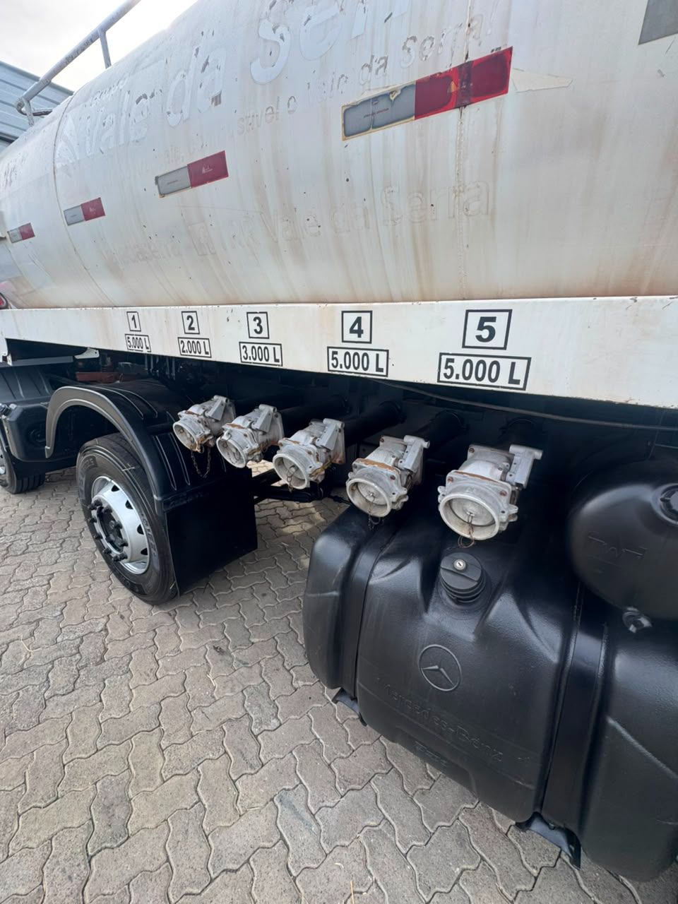 Atego 3030 CE 8x2 TANQUE — foto 6