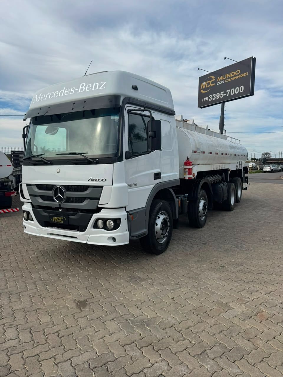 Atego 3030 CE 8x2 TANQUE — foto 1