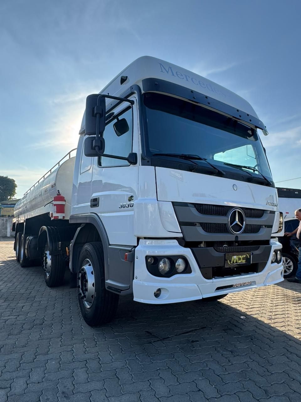 Atego 3030 CE 8x2 TANQUE — foto 9