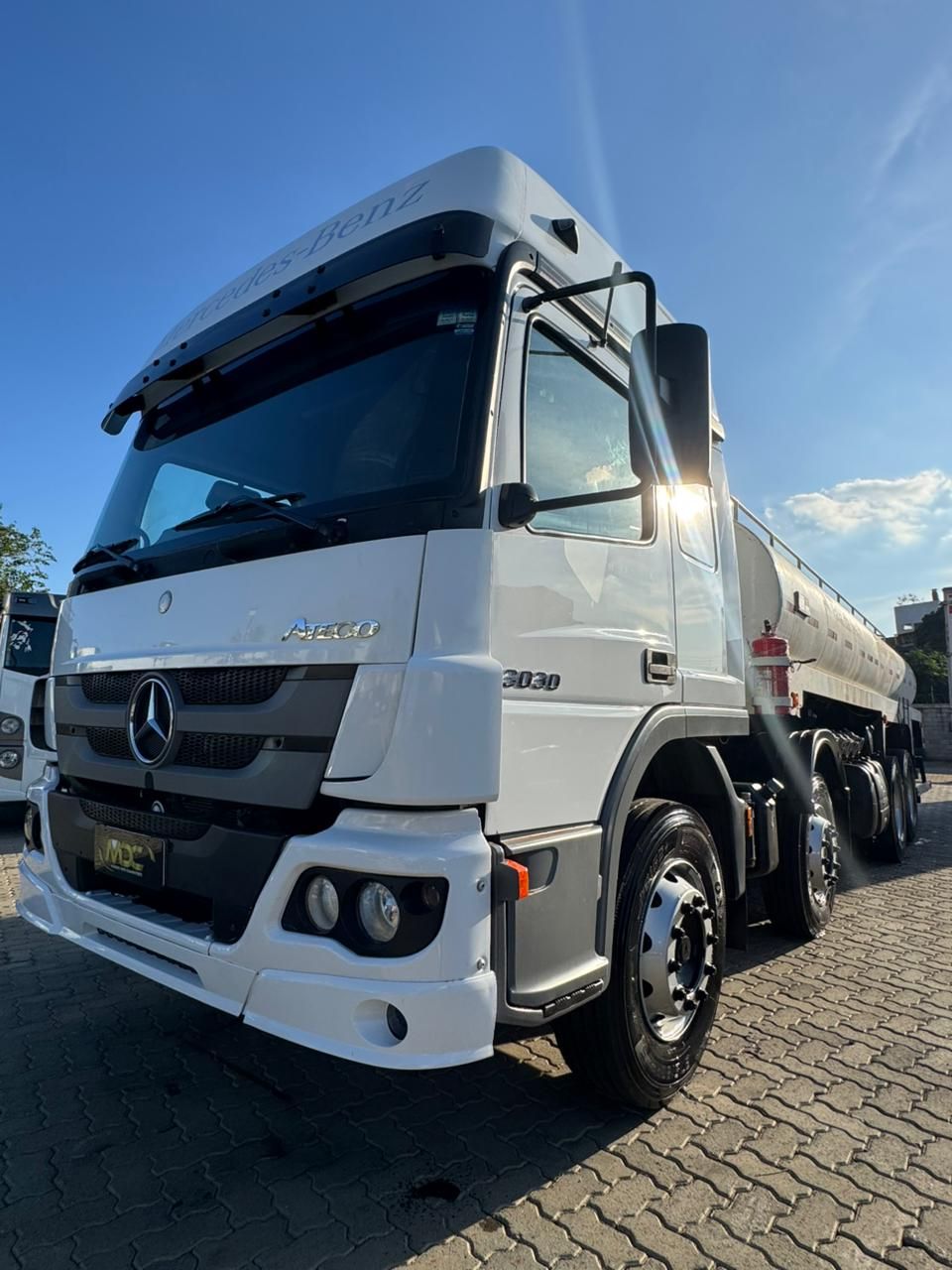 Atego 3030 CE 8x2 TANQUE — foto 3