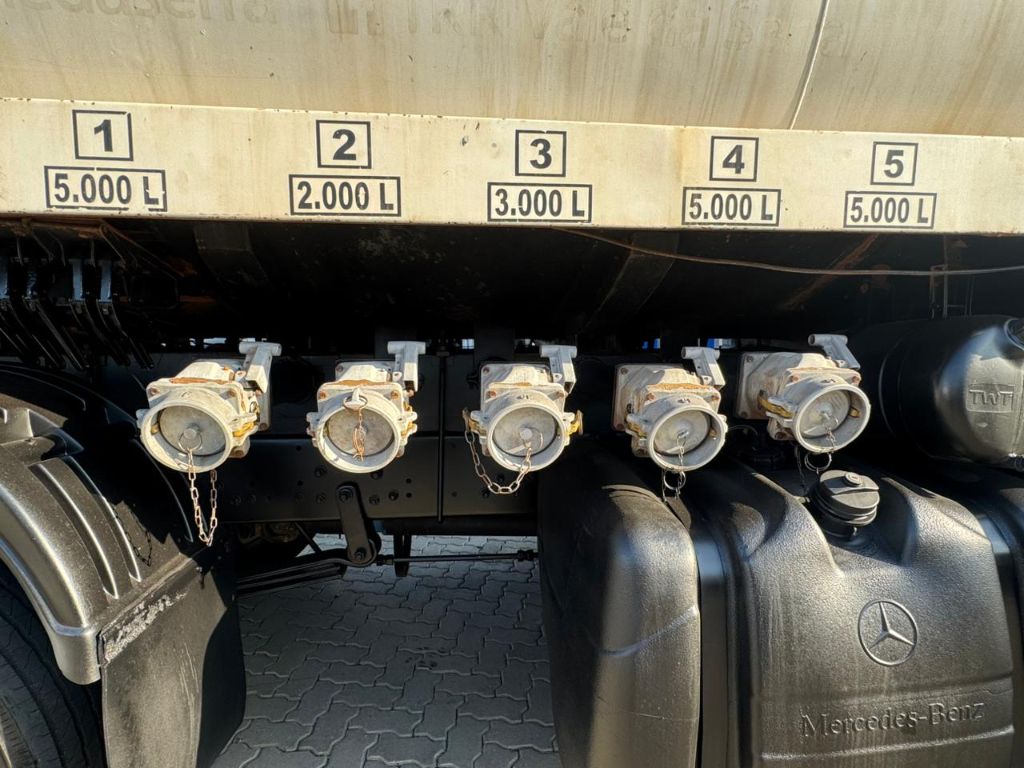 Atego 3030 CE 8x2 TANQUE — foto 6