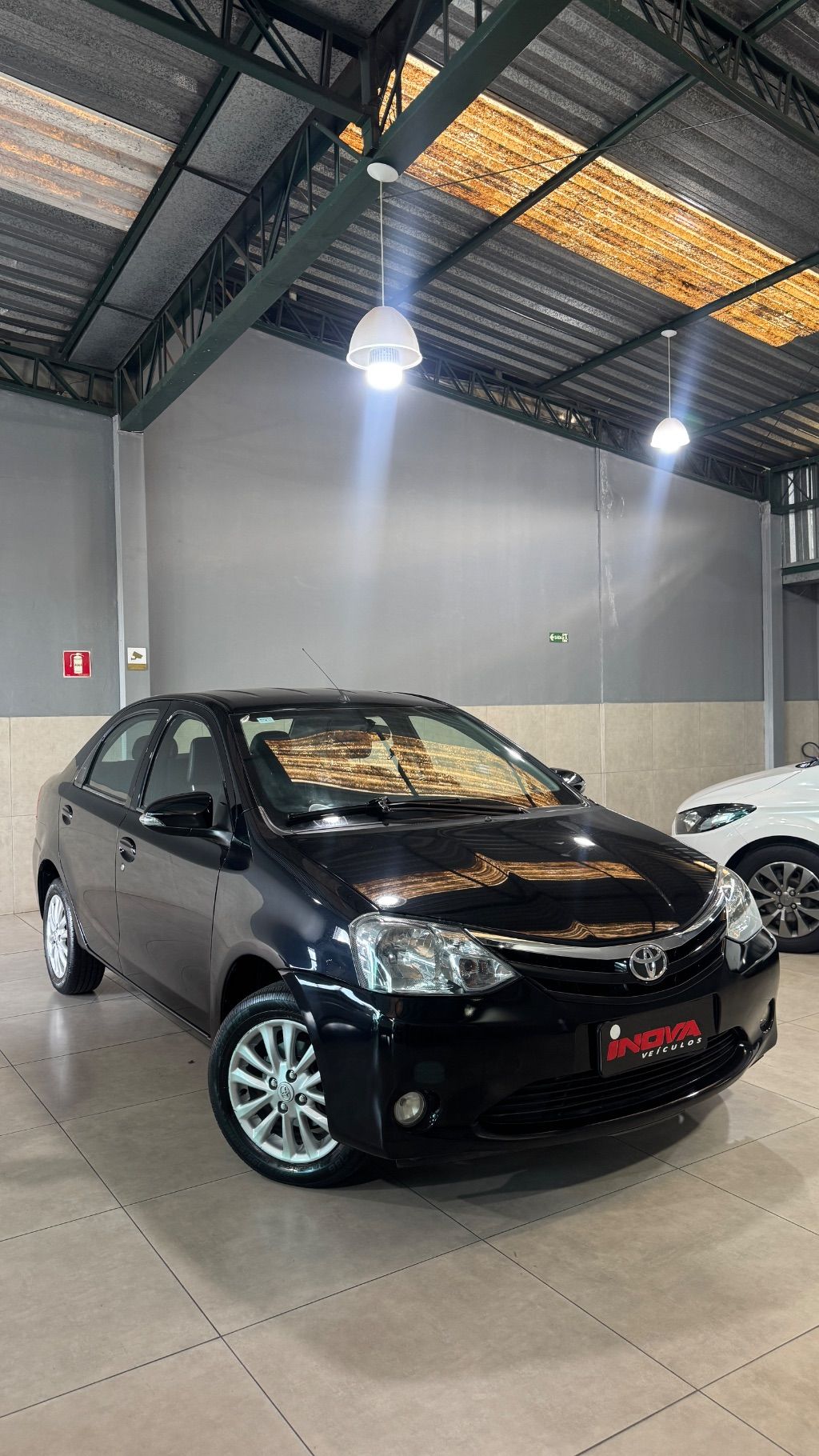 ETIOS XLS Sedan 1.5 Flex 16V 4p Mec. — foto 3