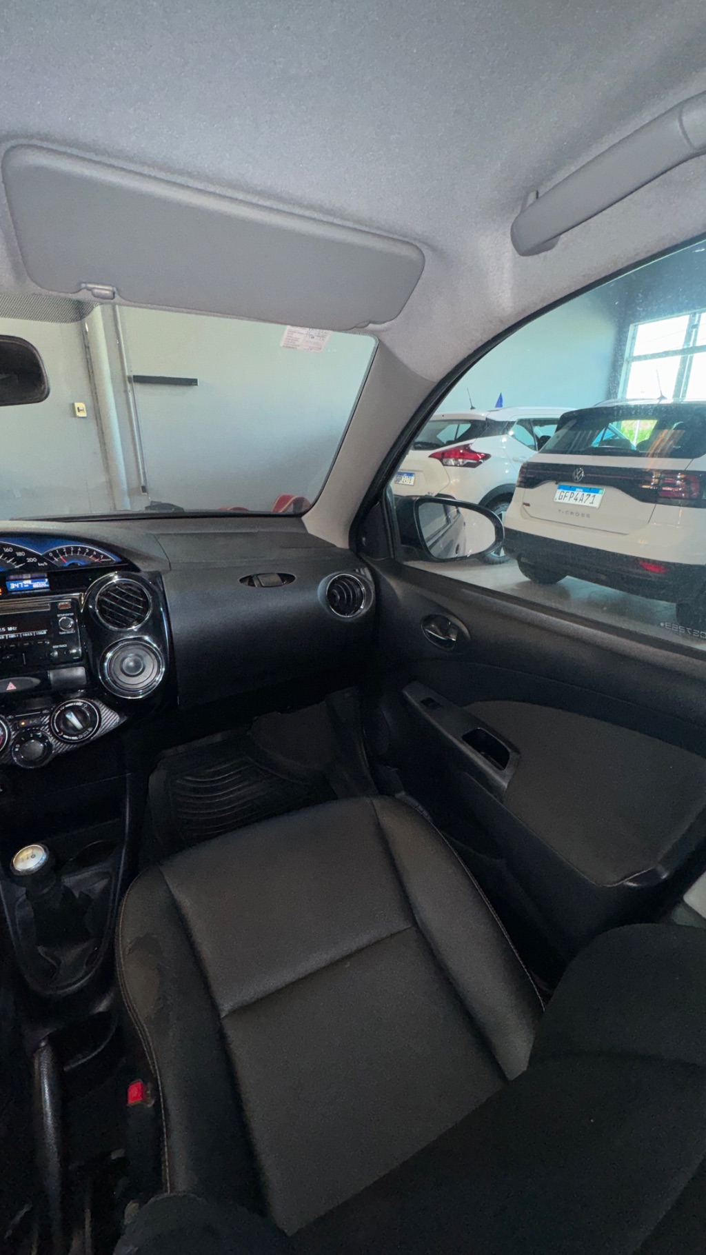 ETIOS XLS Sedan 1.5 Flex 16V 4p Mec. — foto 6