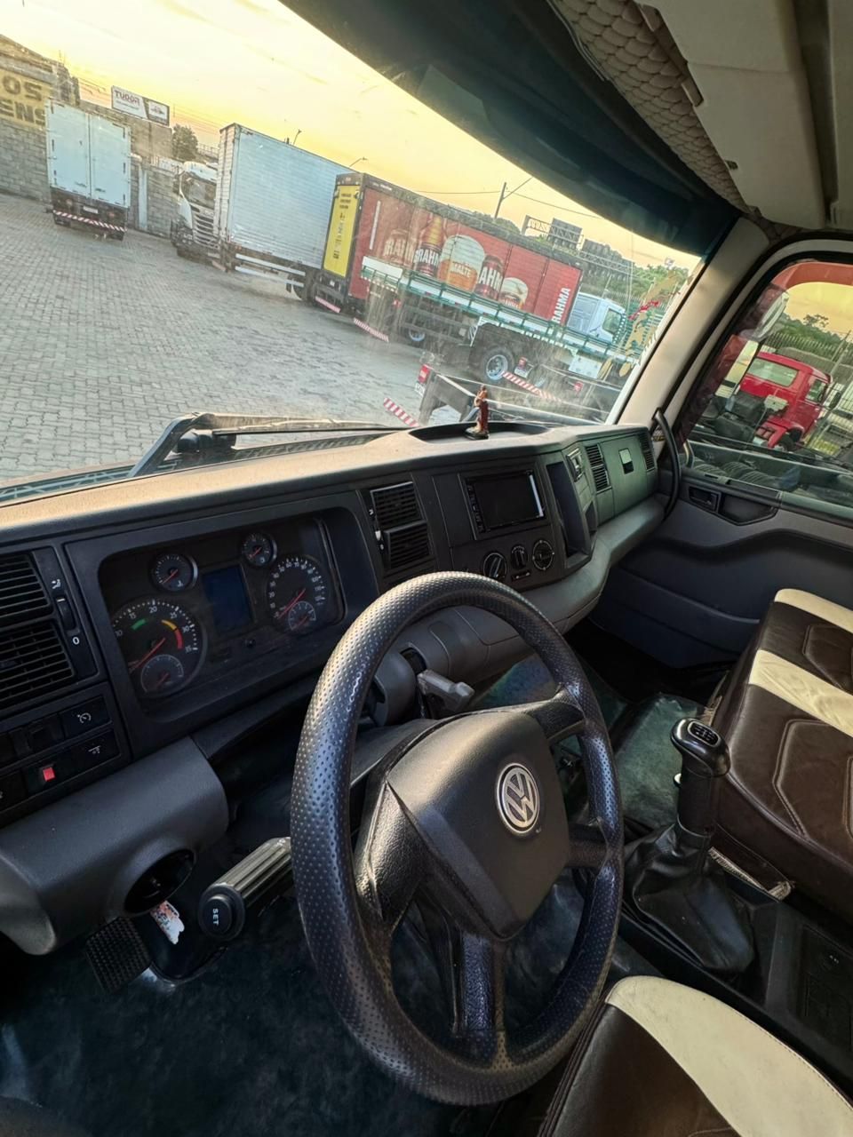 VW 24-280 E Constel. 6x2 Carroceria — foto 11