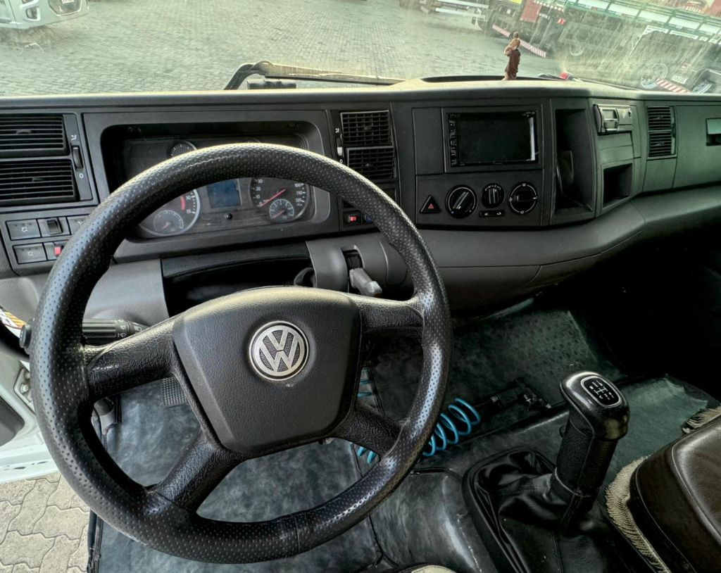 VW 24-280 E Constel. 6x2 Carroceria — foto 8