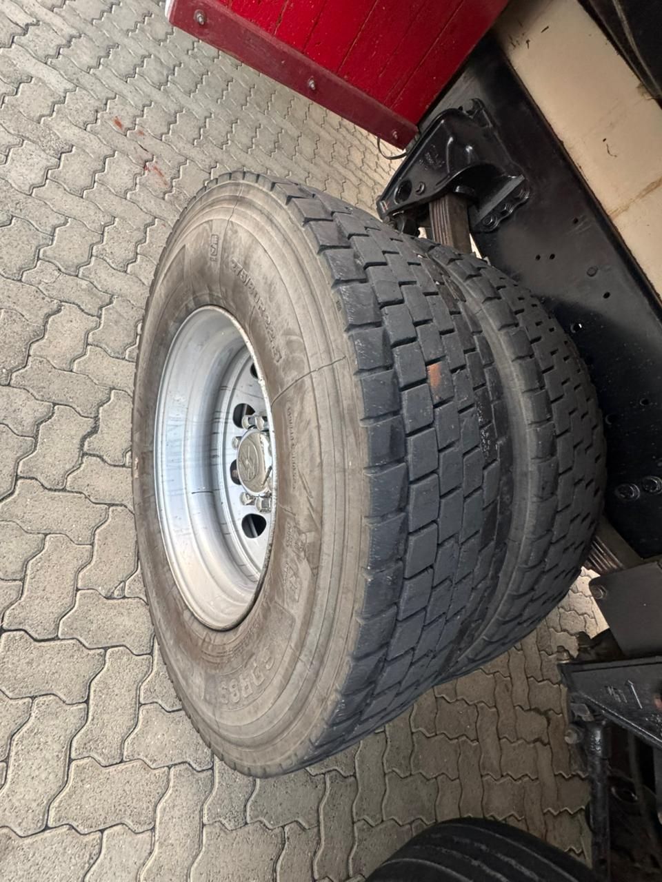 VW 24-280 E Constel. 6x2 Carroceria — foto 15