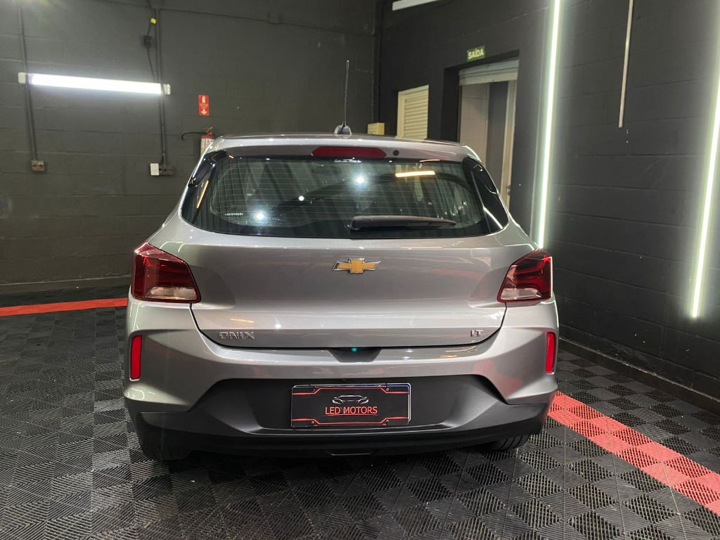 ONIX HATCH LT 1.0 12V Flex 5p Mec. — foto 6