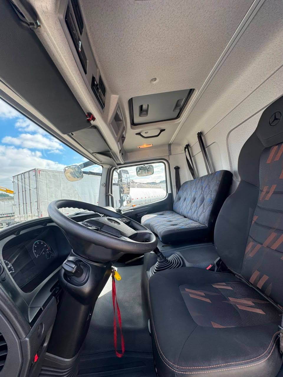 Atego 1719 6x2 2p  — foto 11
