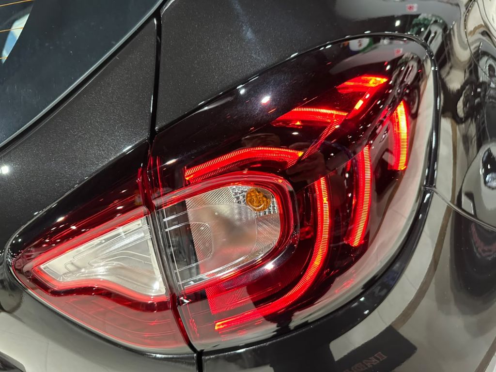 CAPTUR Intense Bose 1.6 16V Flex 5p Aut. — foto 24