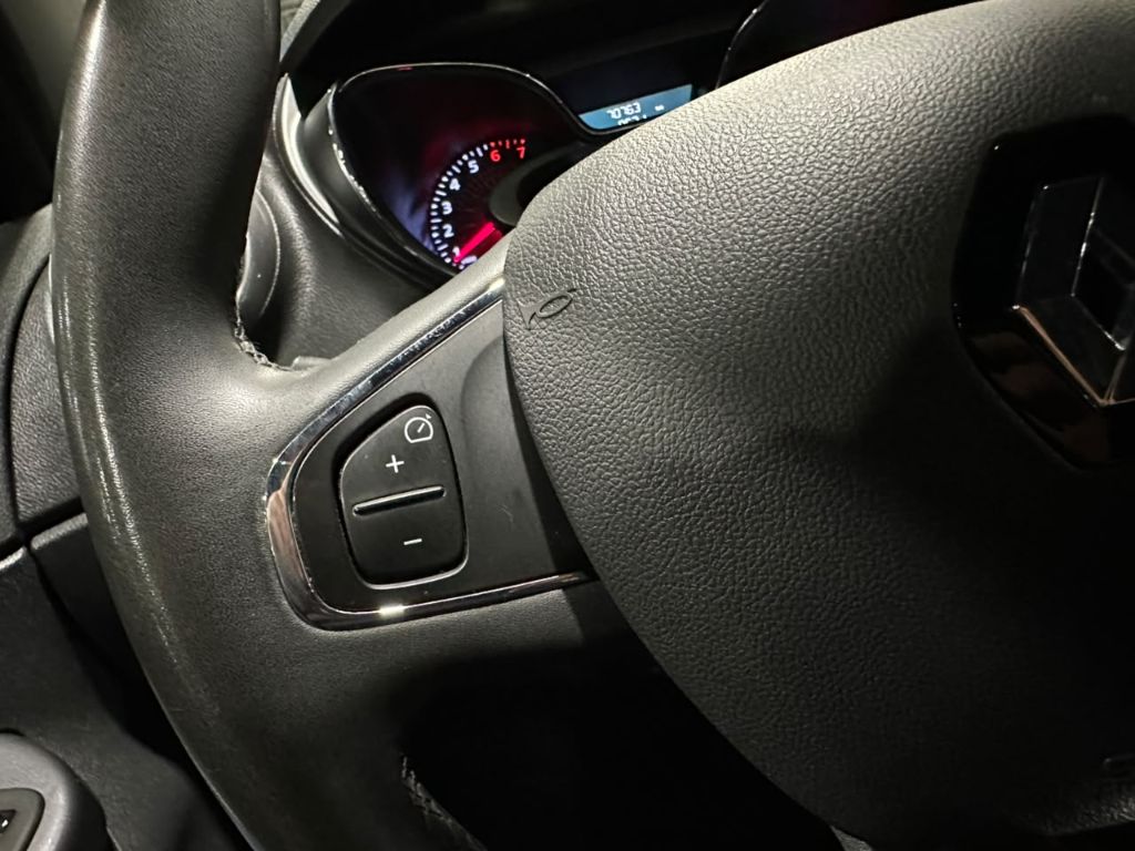 CAPTUR Intense Bose 1.6 16V Flex 5p Aut. — foto 11
